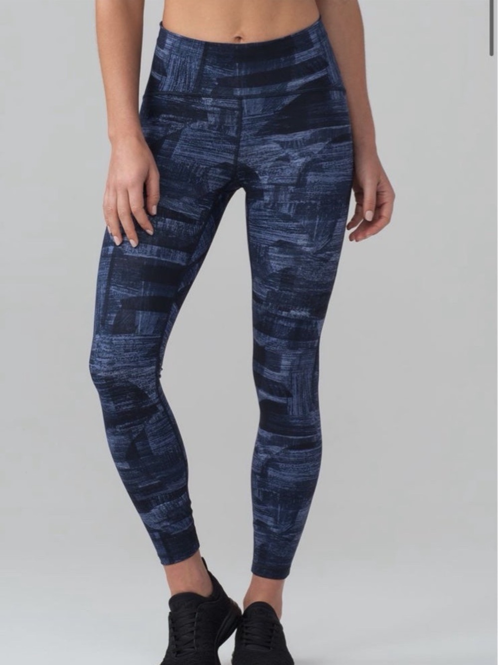 Lululemon navy blue/black pattern train time 7/8 pant leggings with mesh side